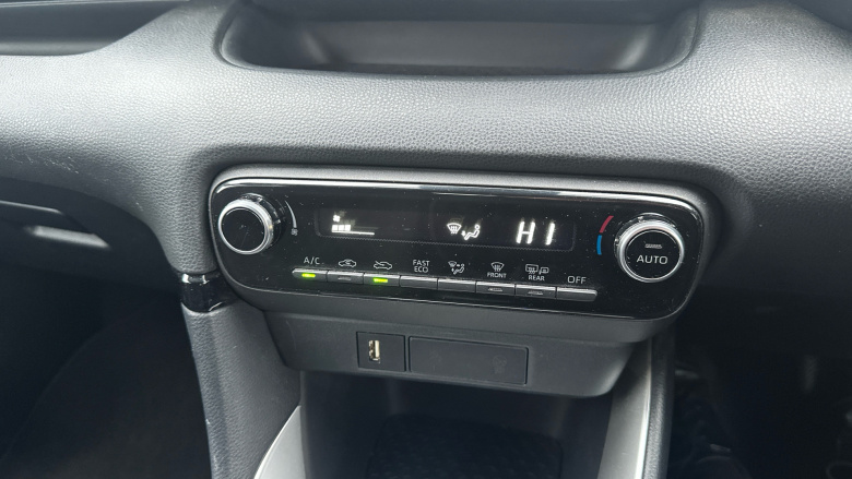 Toyota Yaris 1.5 Hybrid Design 5dr CVT Hybrid Hatchback